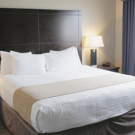 Best Western Plus Fort Saskatchewan Inn & Suites Bagian luar foto
