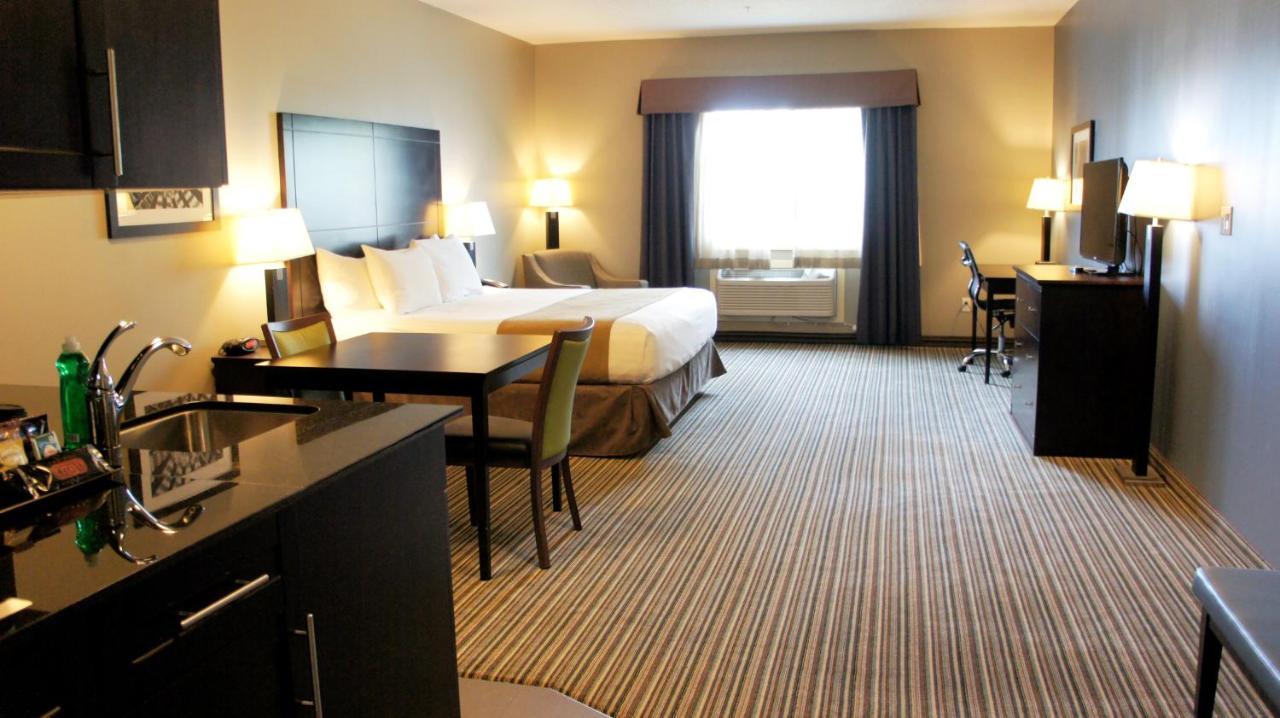 Best Western Plus Fort Saskatchewan Inn & Suites Bagian luar foto