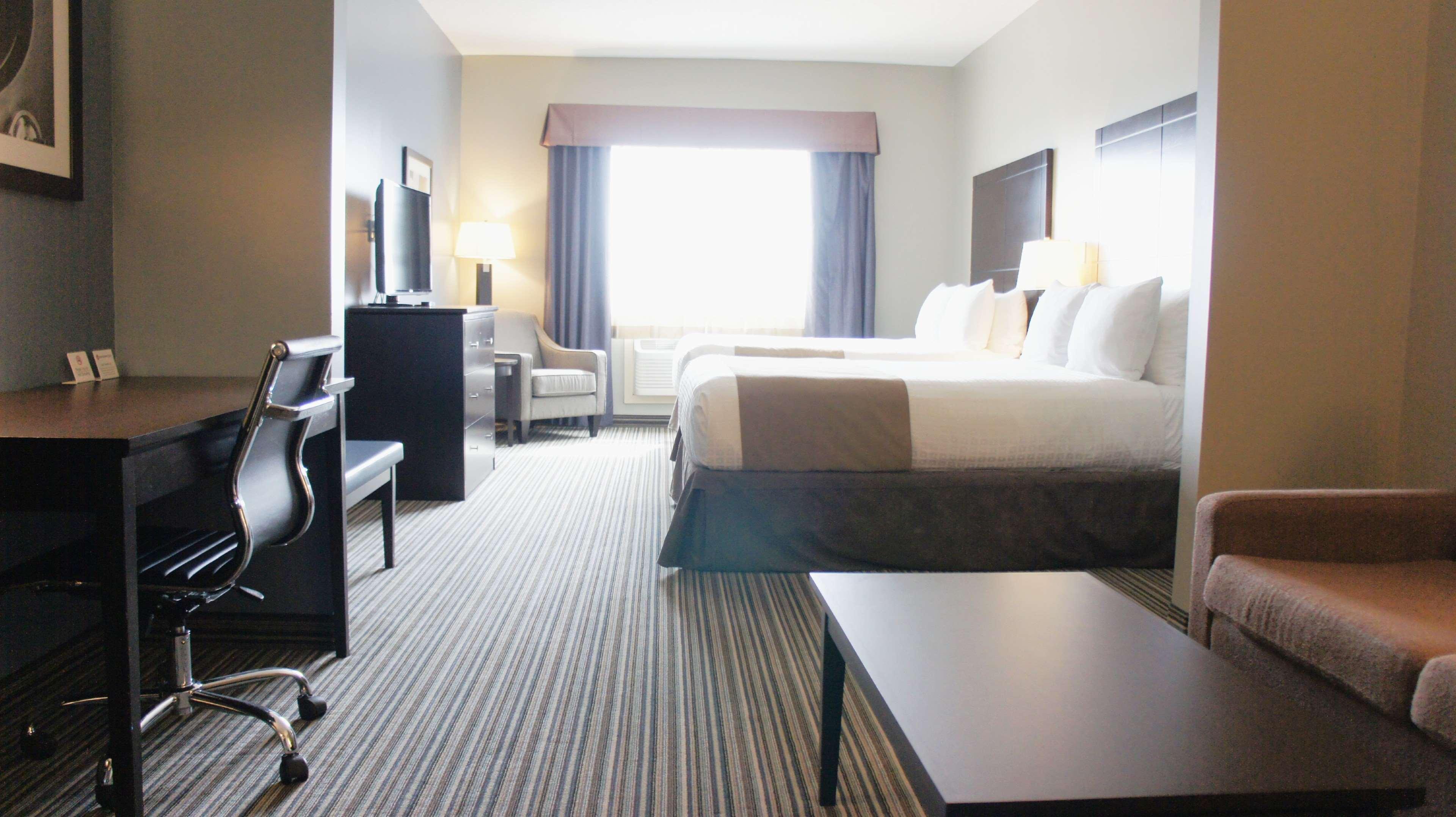 Best Western Plus Fort Saskatchewan Inn & Suites Bagian luar foto