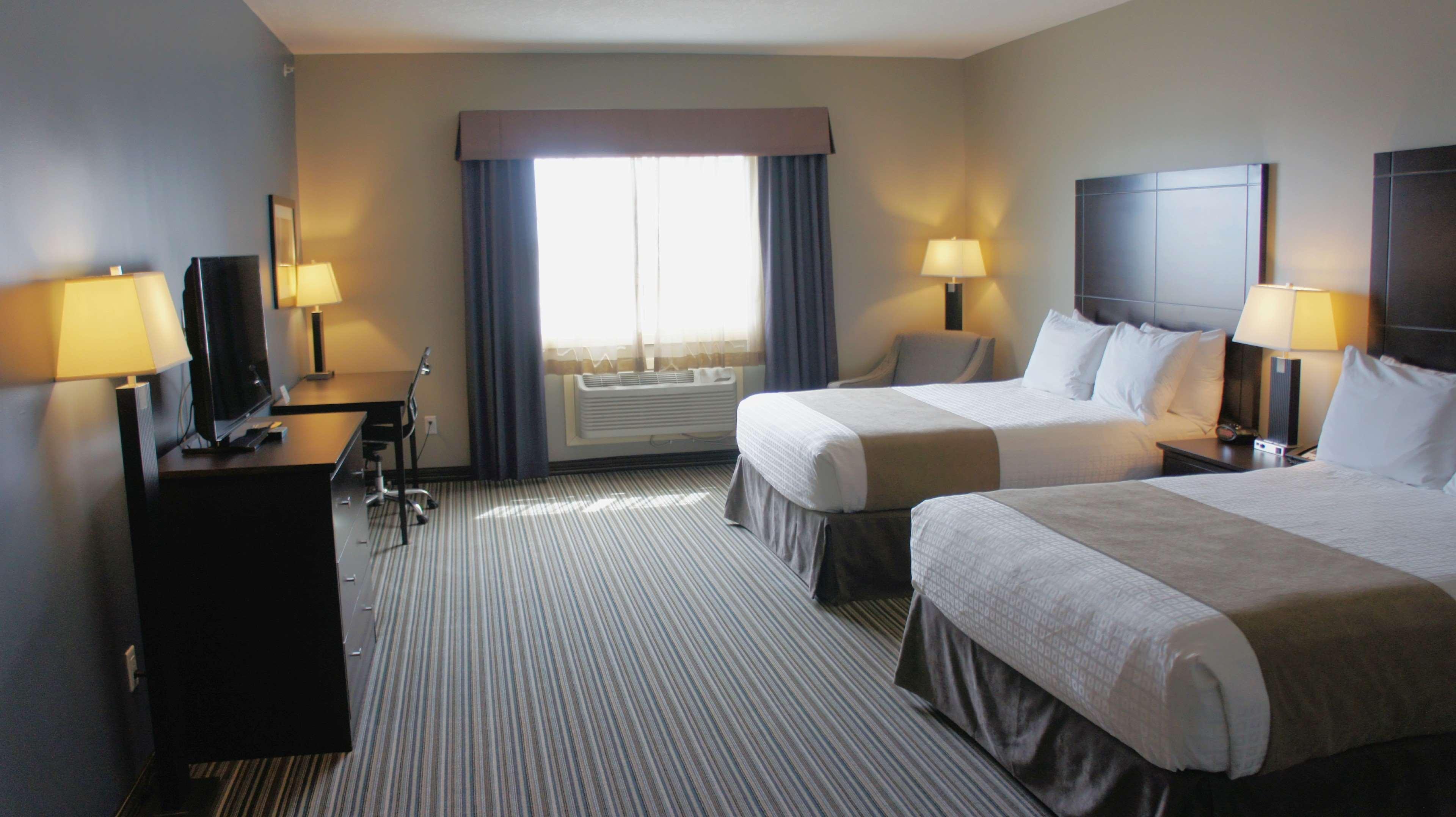 Best Western Plus Fort Saskatchewan Inn & Suites Bagian luar foto