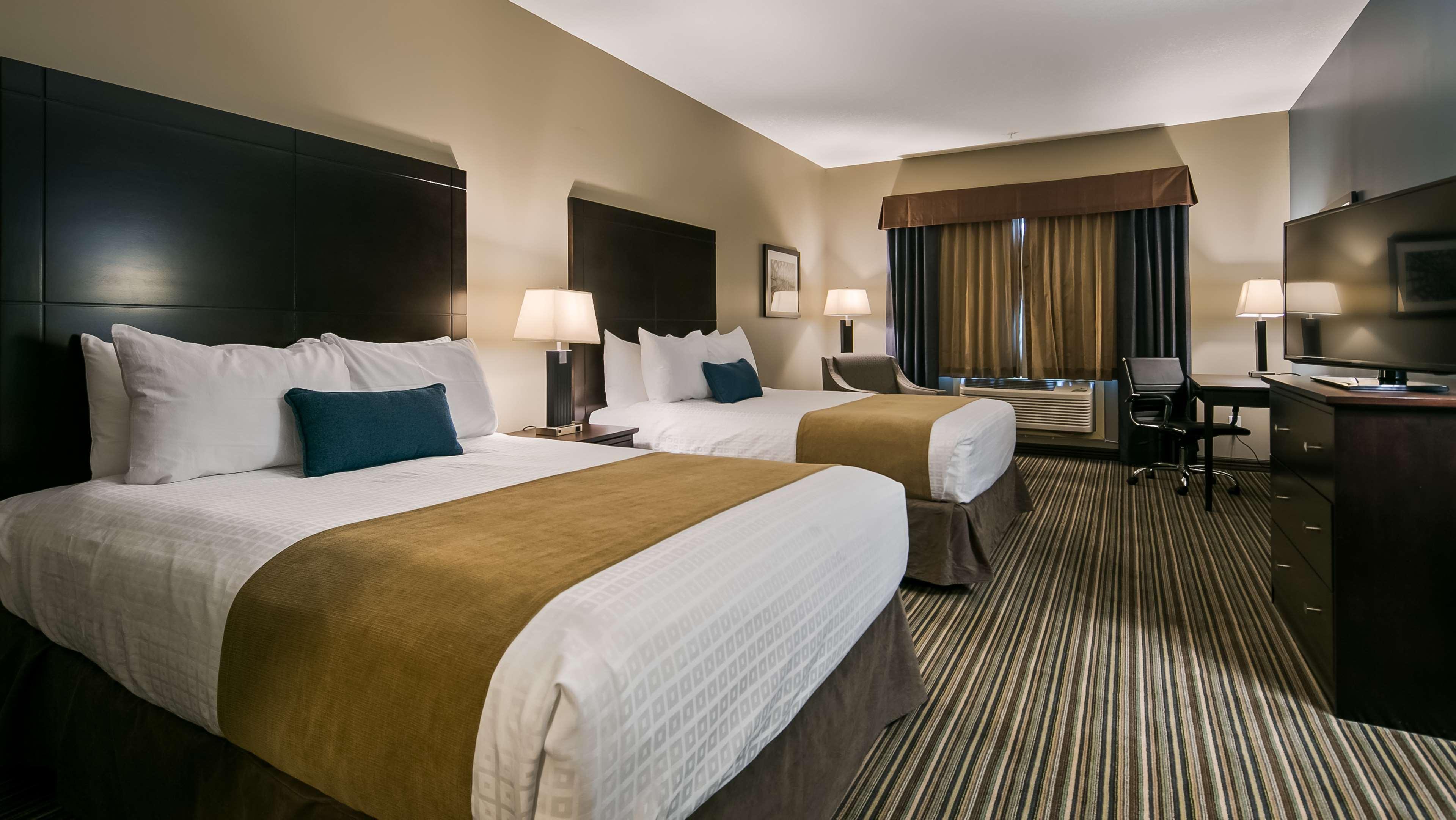 Best Western Plus Fort Saskatchewan Inn & Suites Bagian luar foto