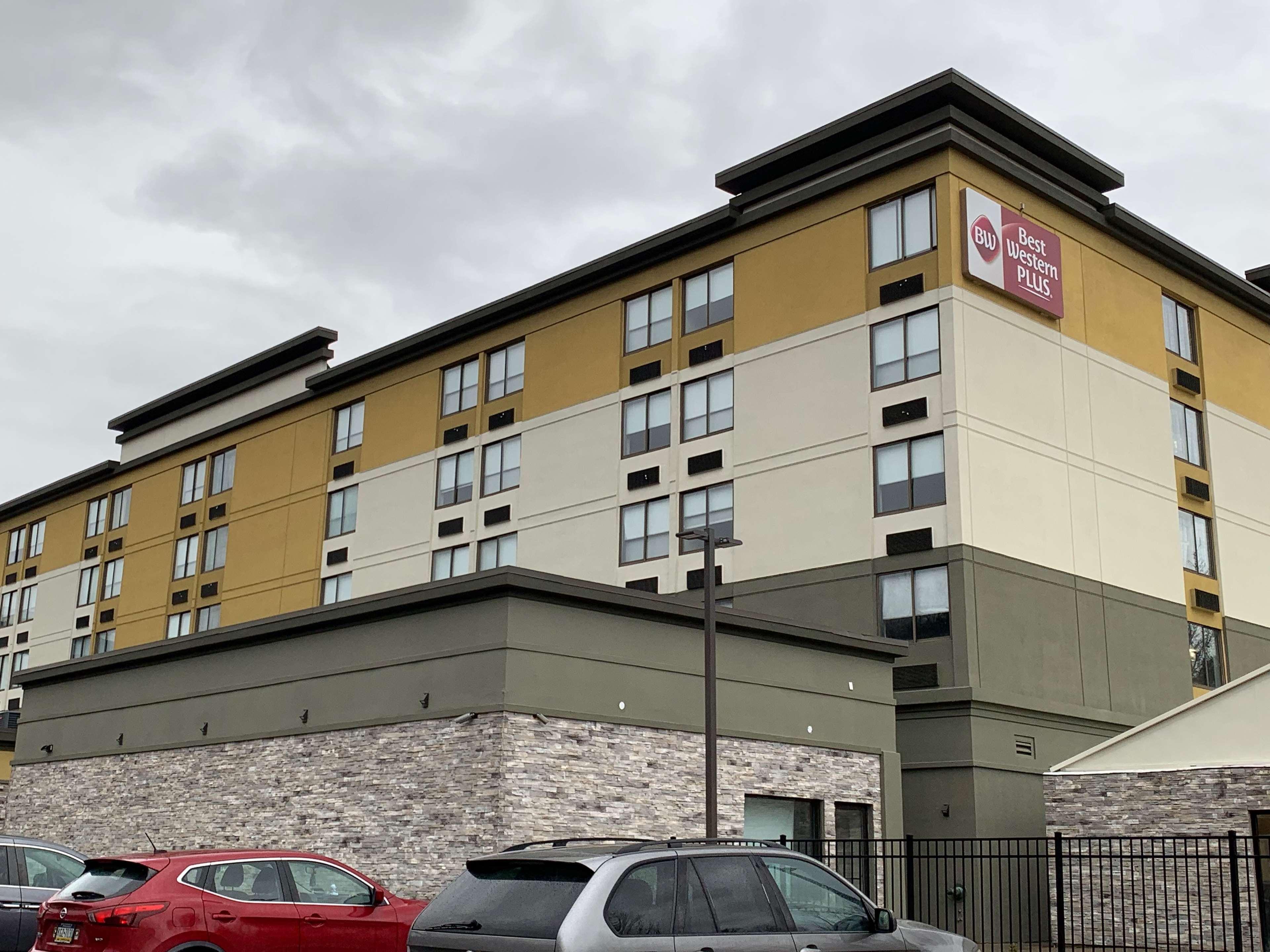 Best Western Plus Fort Saskatchewan Inn & Suites Bagian luar foto