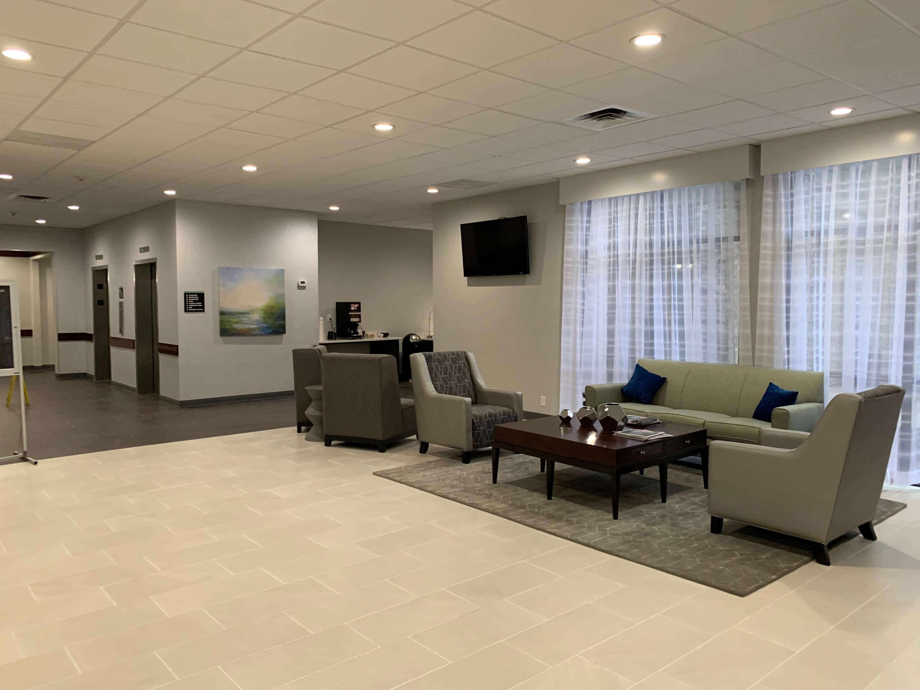 Best Western Plus Fort Saskatchewan Inn & Suites Bagian luar foto