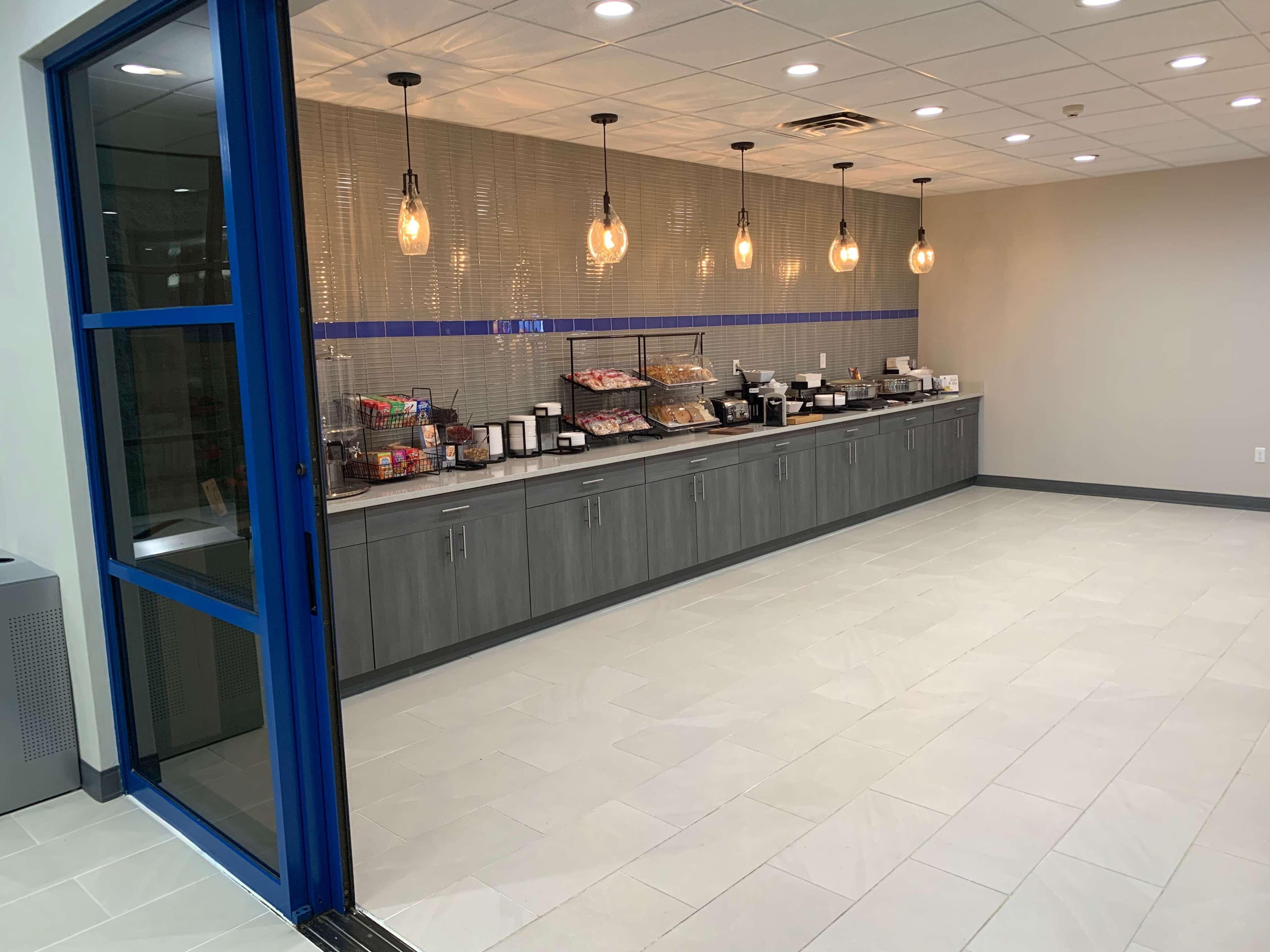 Best Western Plus Fort Saskatchewan Inn & Suites Bagian luar foto