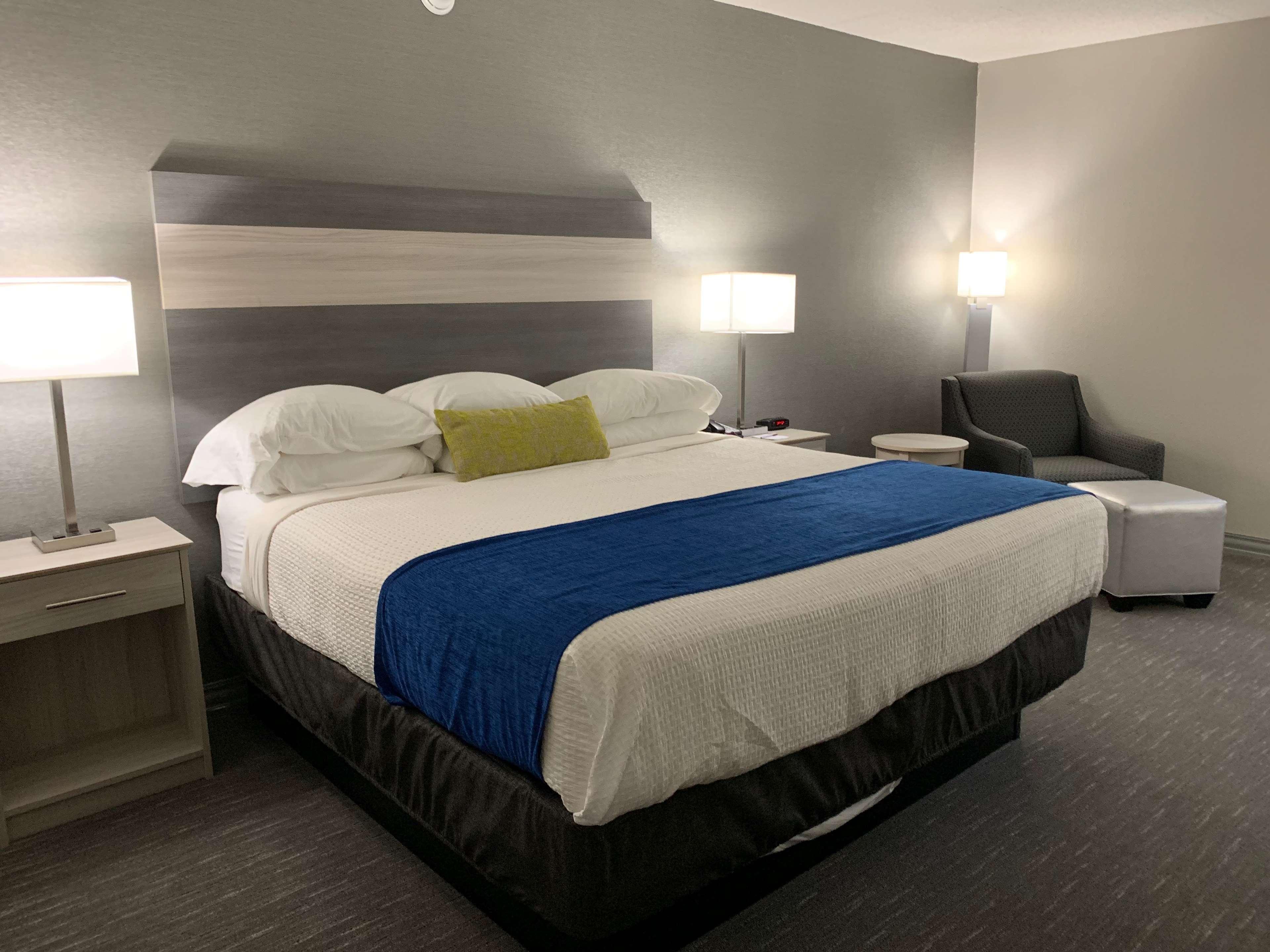 Best Western Plus Fort Saskatchewan Inn & Suites Bagian luar foto