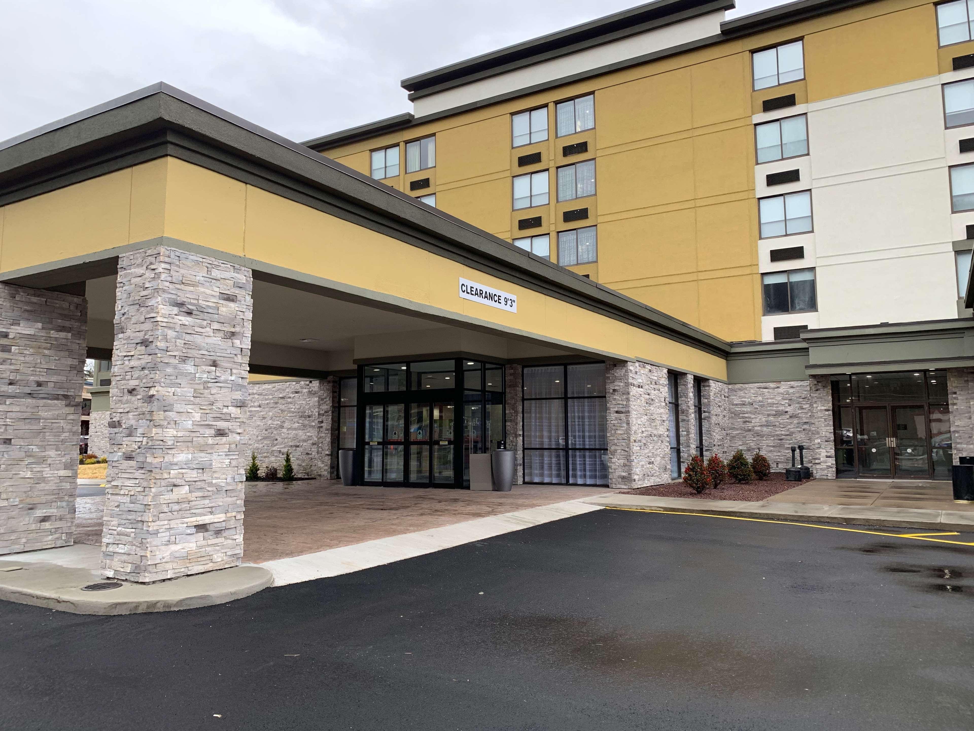 Best Western Plus Fort Saskatchewan Inn & Suites Bagian luar foto