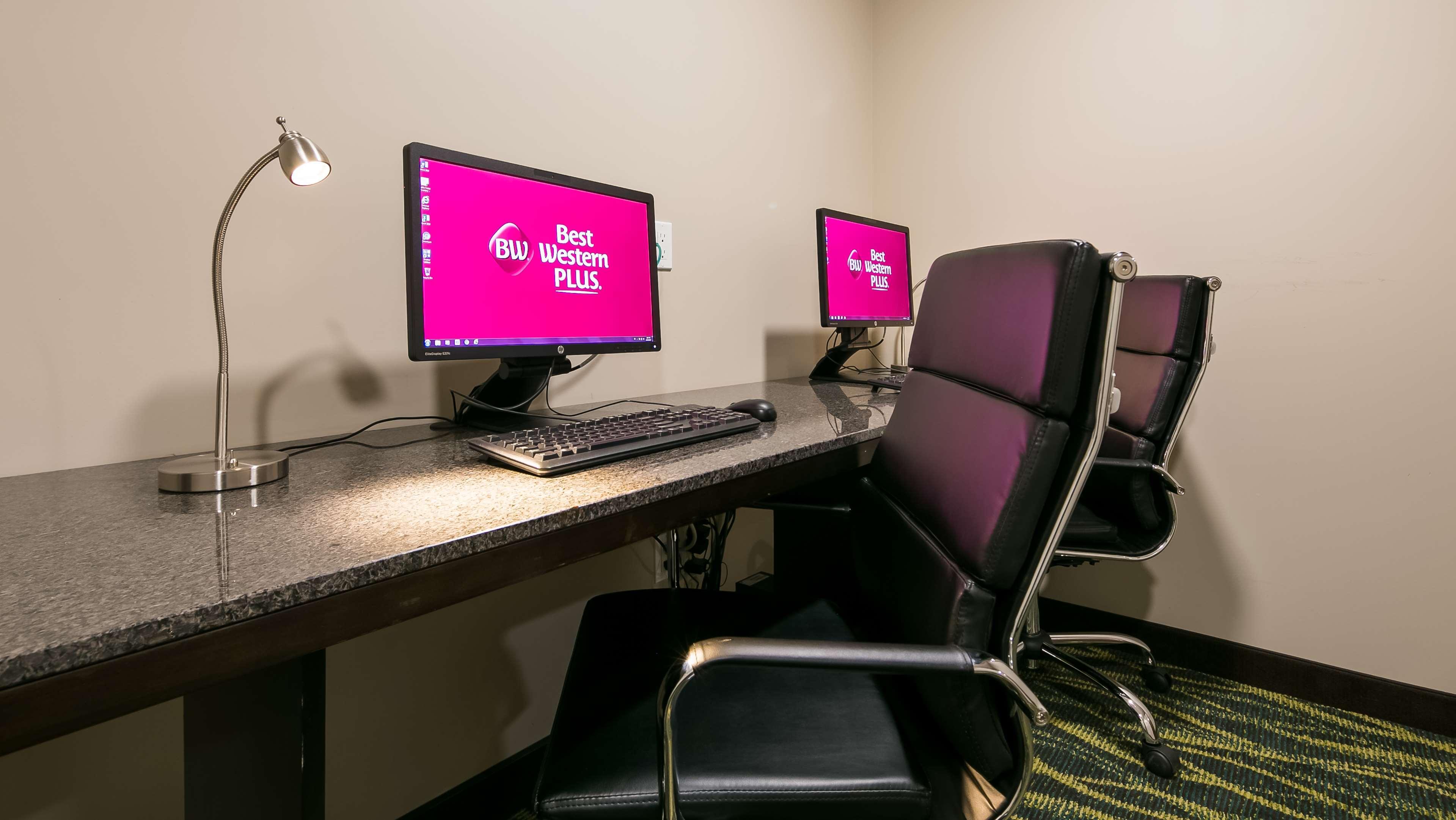 Best Western Plus Fort Saskatchewan Inn & Suites Bagian luar foto