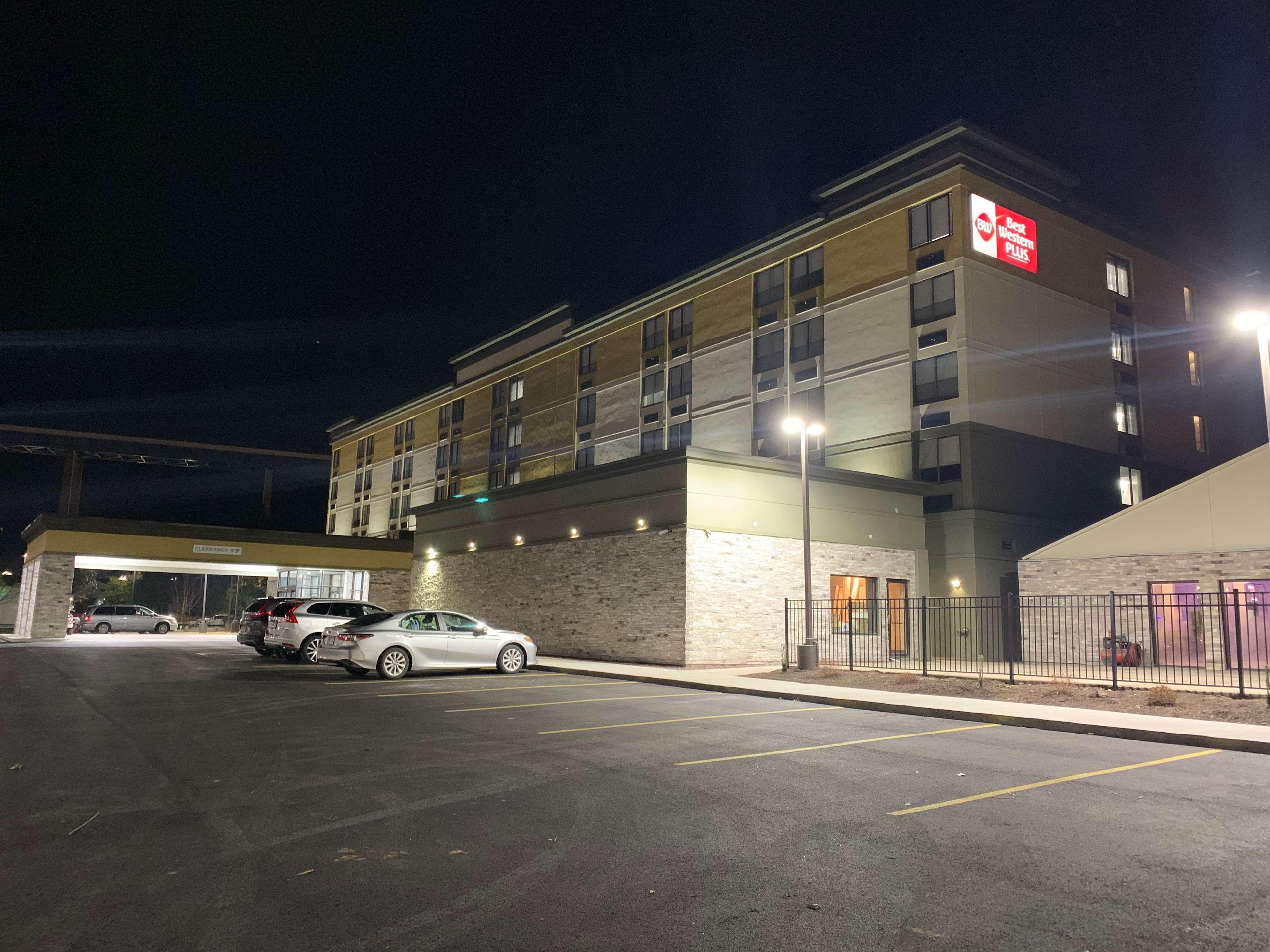 Best Western Plus Fort Saskatchewan Inn & Suites Bagian luar foto