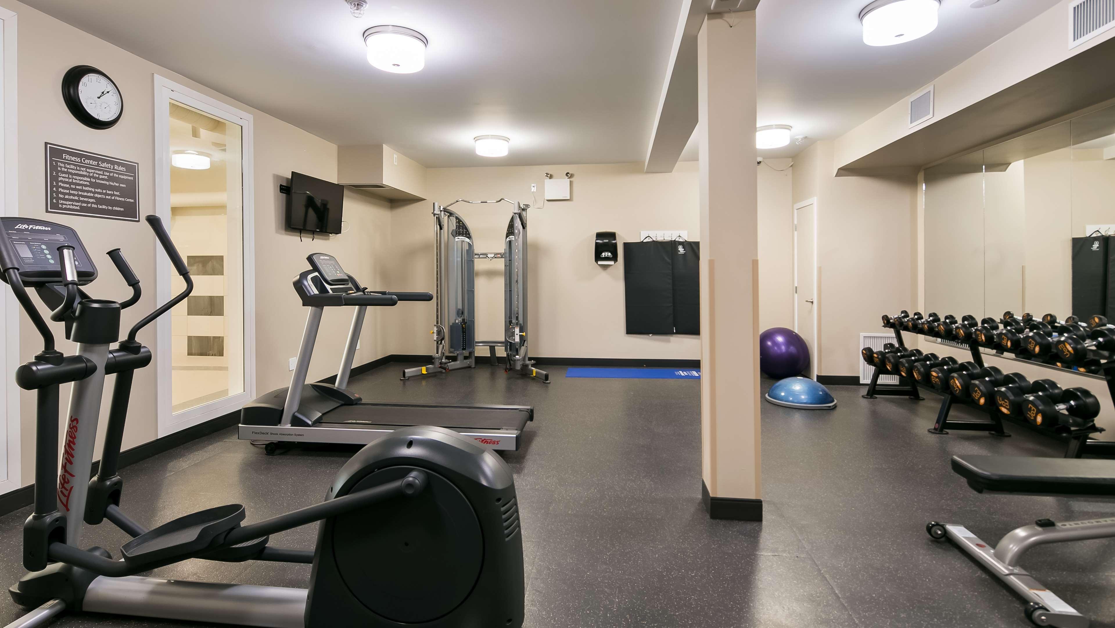 Best Western Plus Fort Saskatchewan Inn & Suites Bagian luar foto