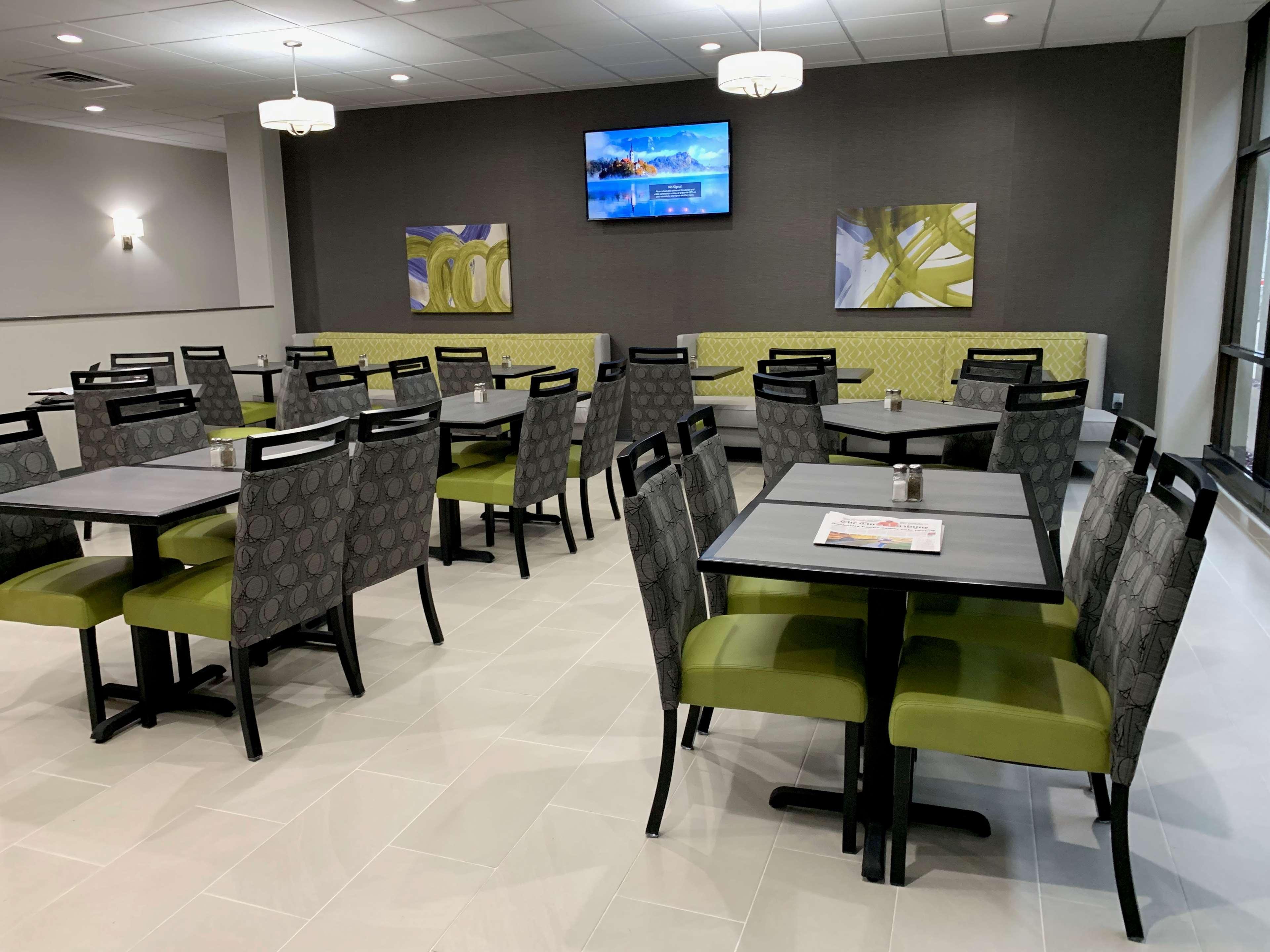 Best Western Plus Fort Saskatchewan Inn & Suites Bagian luar foto