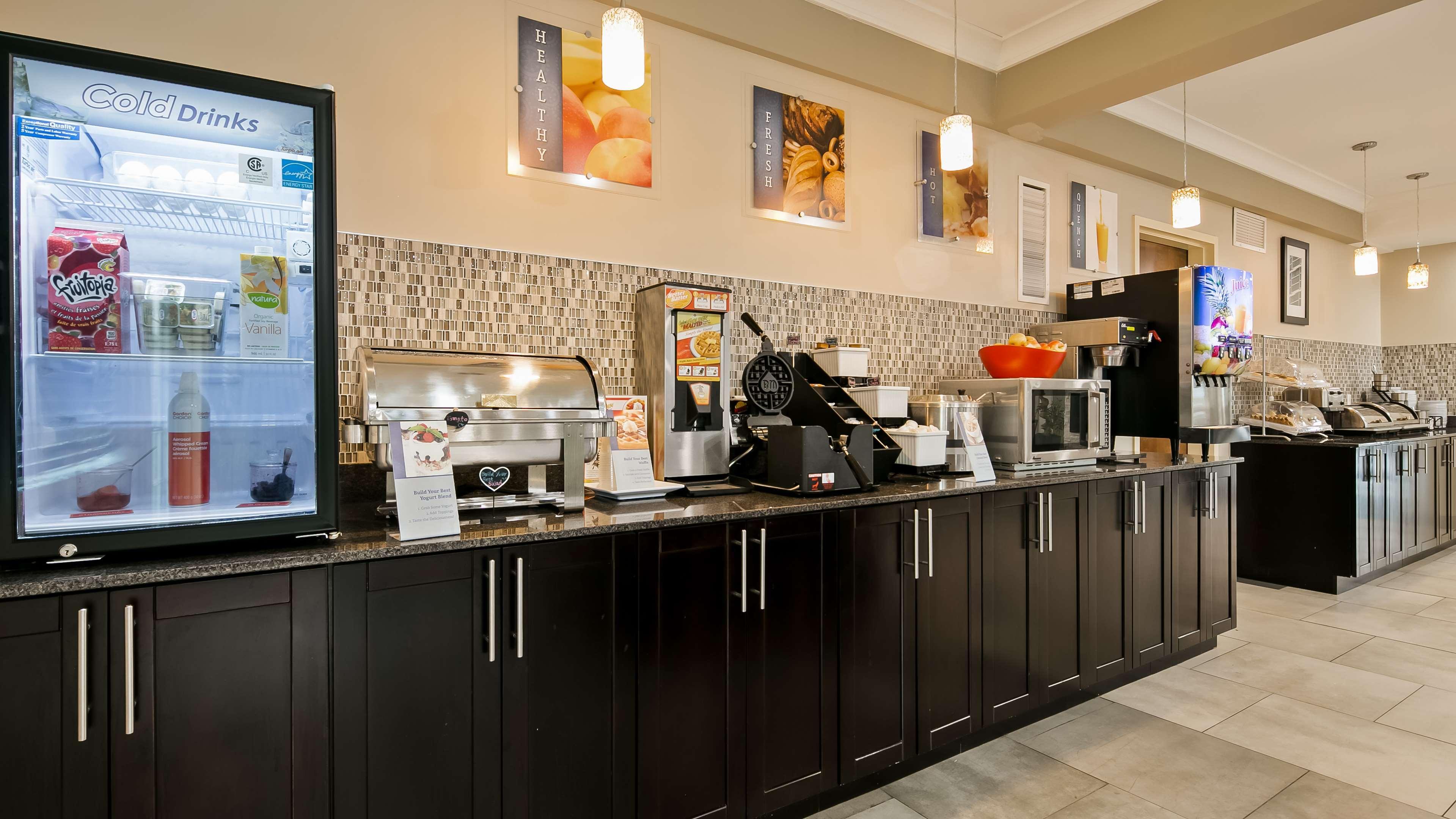 Best Western Plus Fort Saskatchewan Inn & Suites Bagian luar foto