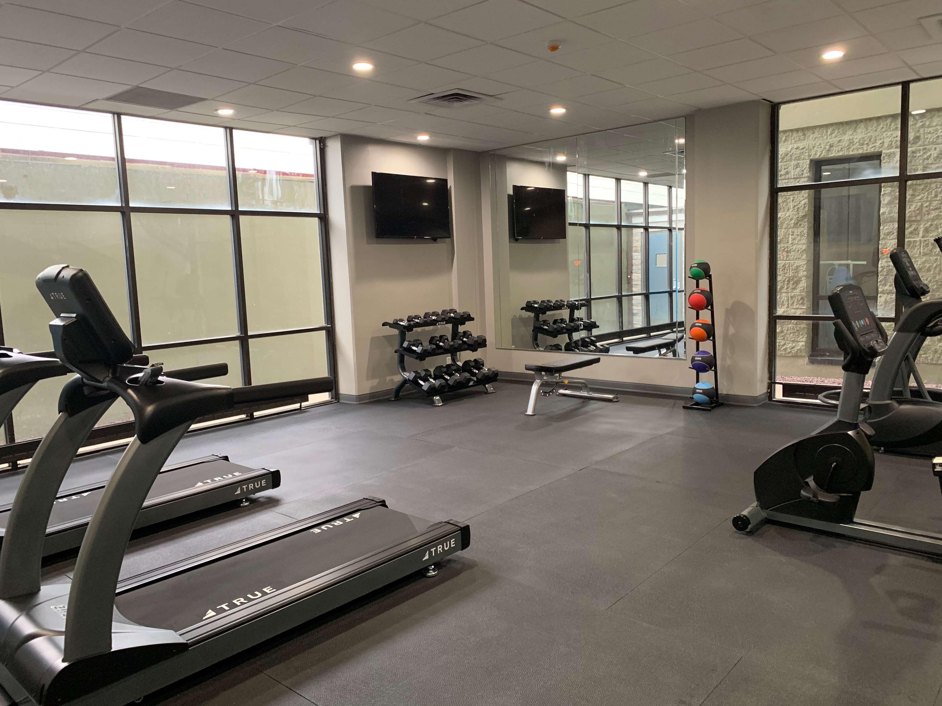 Best Western Plus Fort Saskatchewan Inn & Suites Bagian luar foto