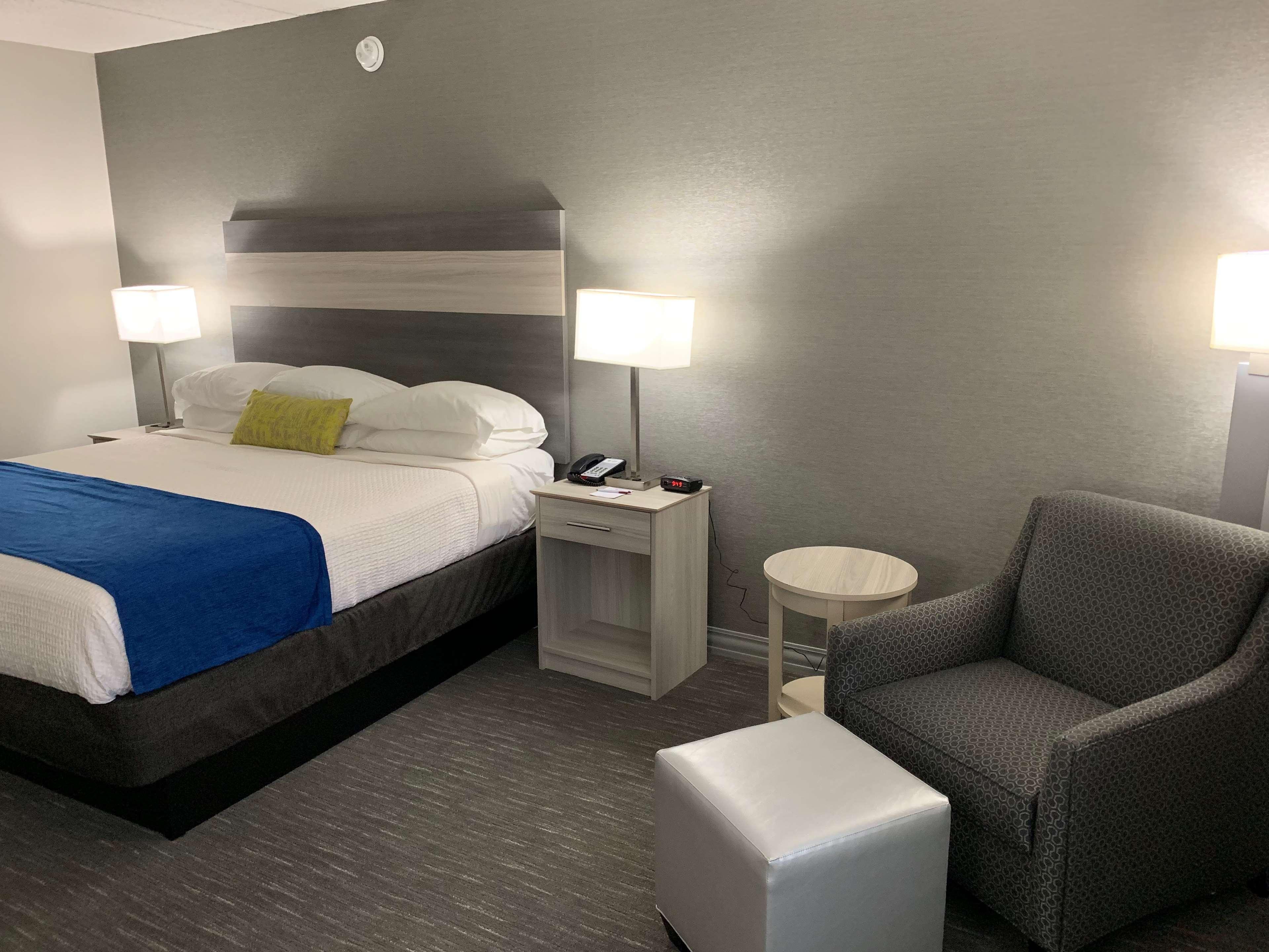 Best Western Plus Fort Saskatchewan Inn & Suites Bagian luar foto