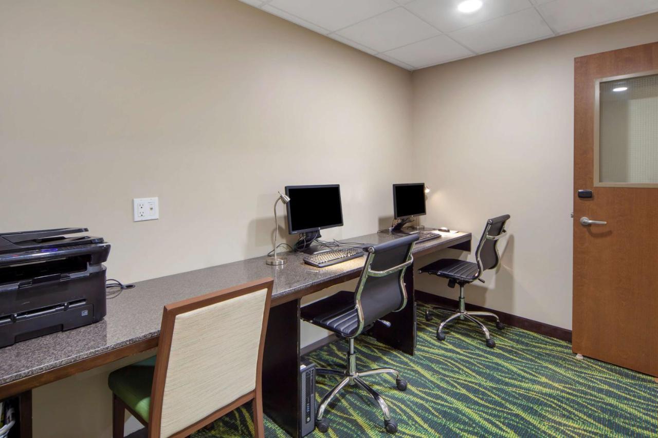 Best Western Plus Fort Saskatchewan Inn & Suites Bagian luar foto