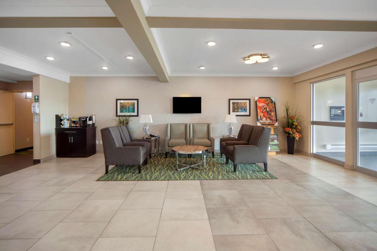 Best Western Plus Fort Saskatchewan Inn & Suites Bagian luar foto
