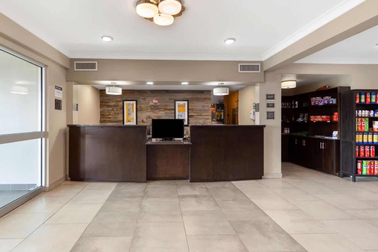 Best Western Plus Fort Saskatchewan Inn & Suites Bagian luar foto