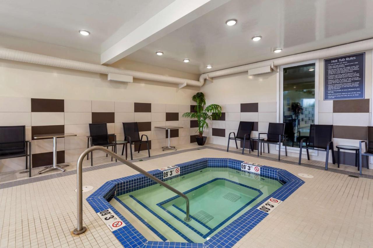 Best Western Plus Fort Saskatchewan Inn & Suites Bagian luar foto