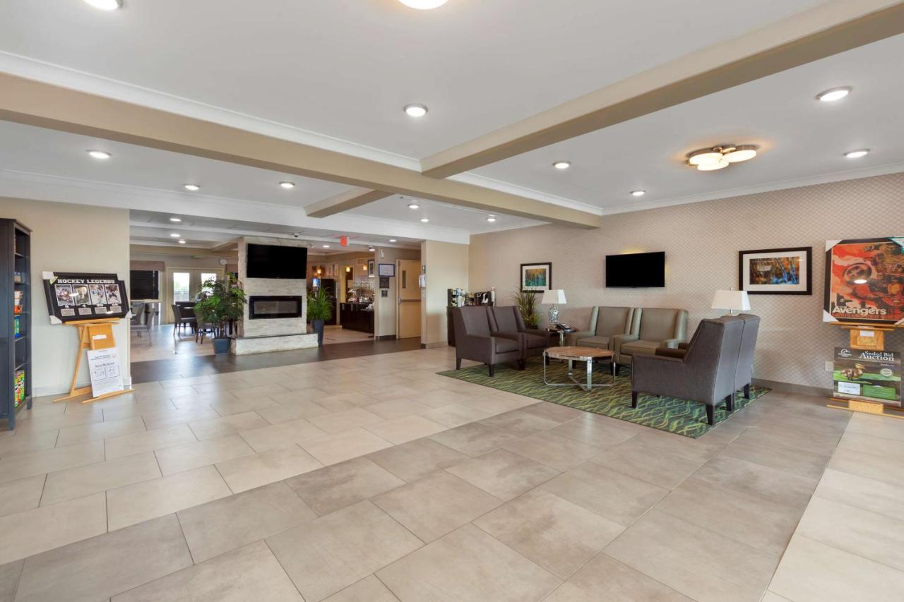 Best Western Plus Fort Saskatchewan Inn & Suites Bagian luar foto