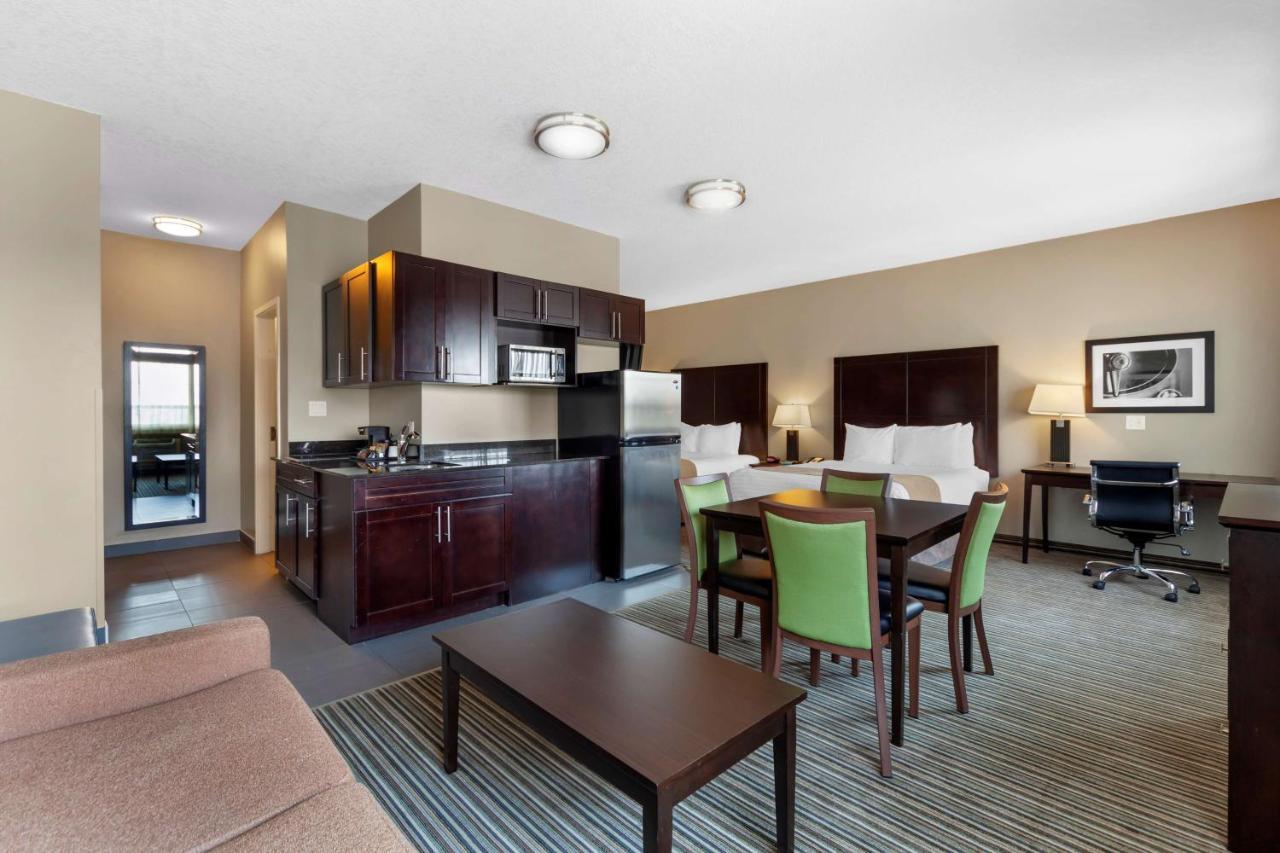 Best Western Plus Fort Saskatchewan Inn & Suites Bagian luar foto