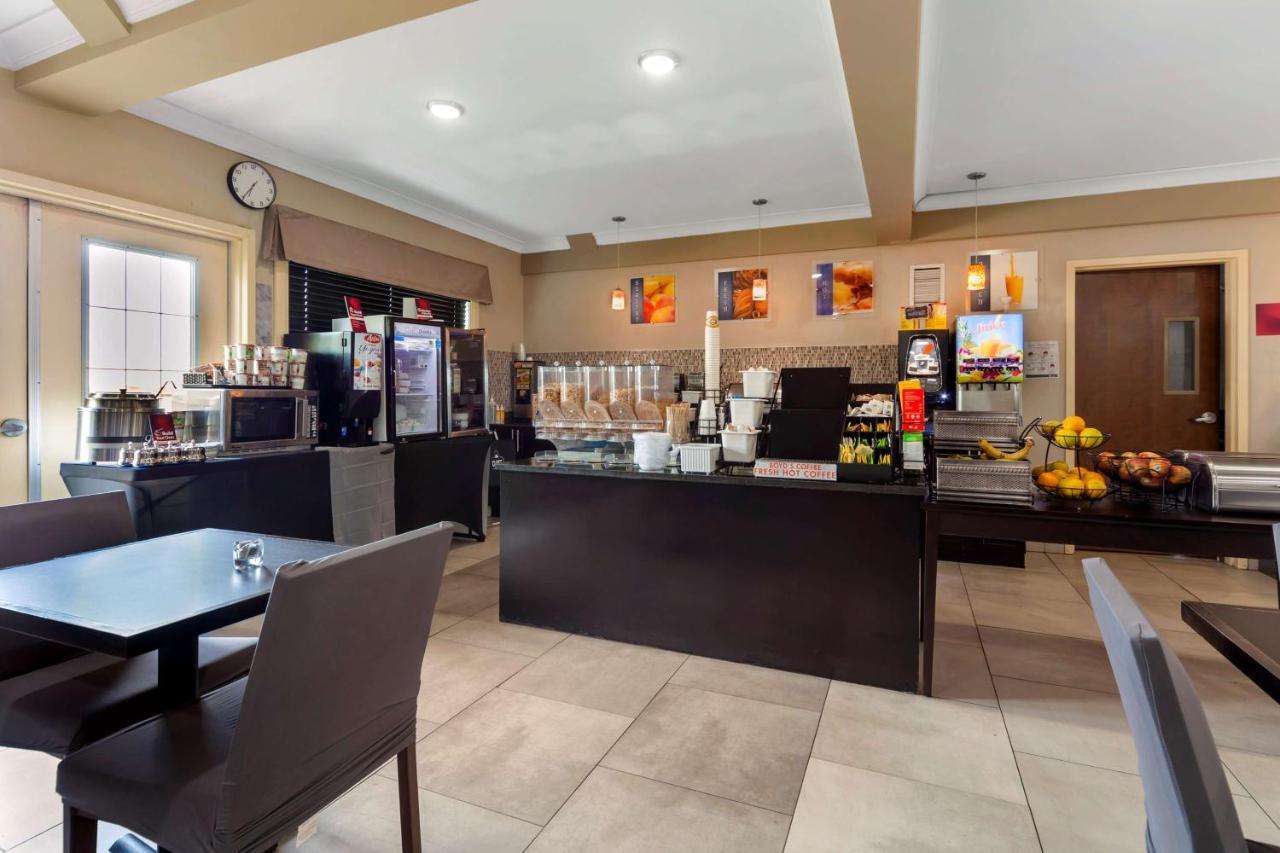 Best Western Plus Fort Saskatchewan Inn & Suites Bagian luar foto