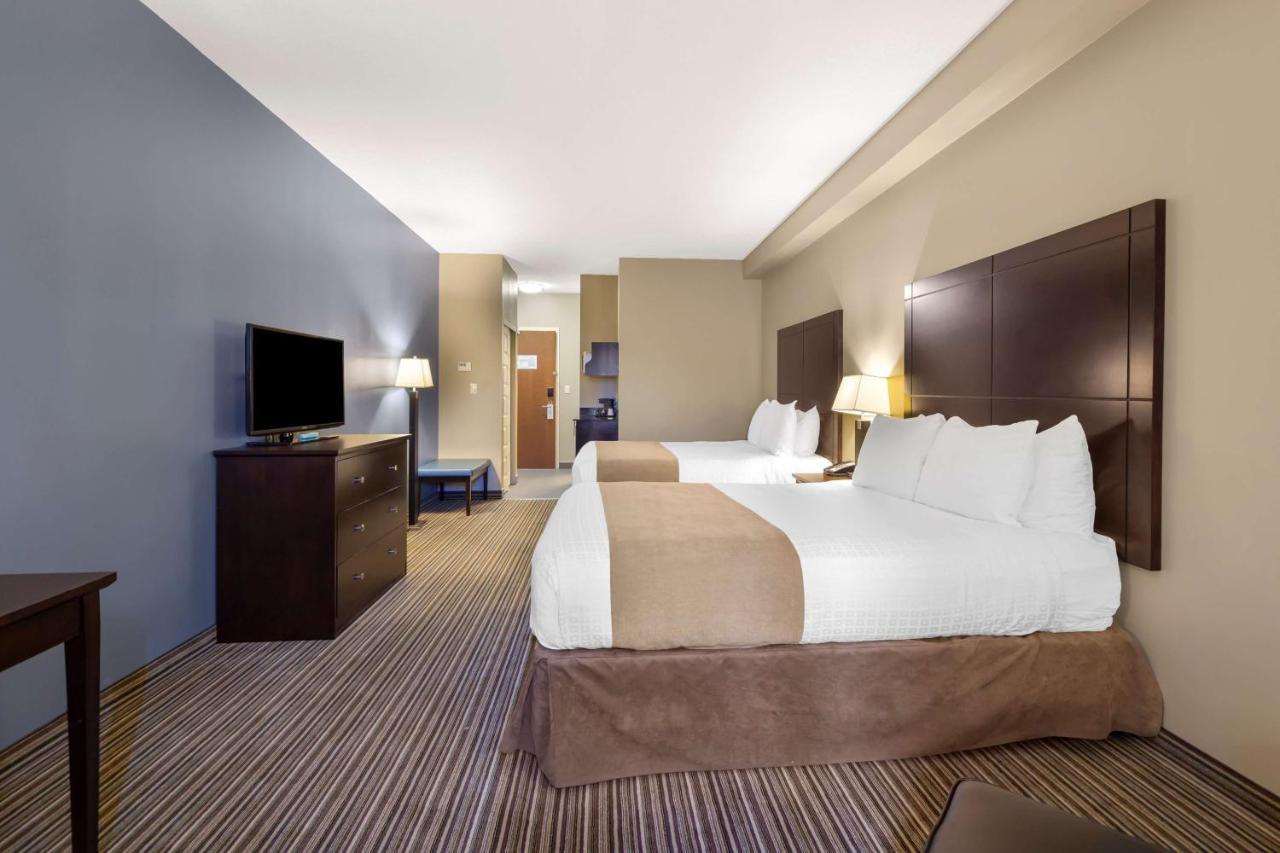 Best Western Plus Fort Saskatchewan Inn & Suites Bagian luar foto
