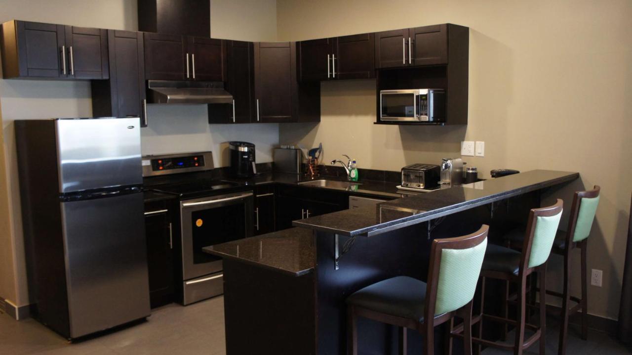 Best Western Plus Fort Saskatchewan Inn & Suites Bagian luar foto