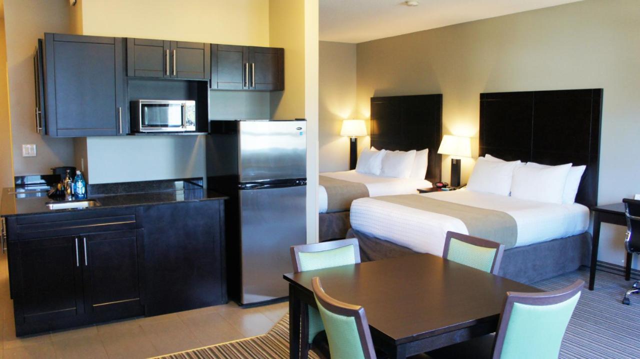 Best Western Plus Fort Saskatchewan Inn & Suites Bagian luar foto