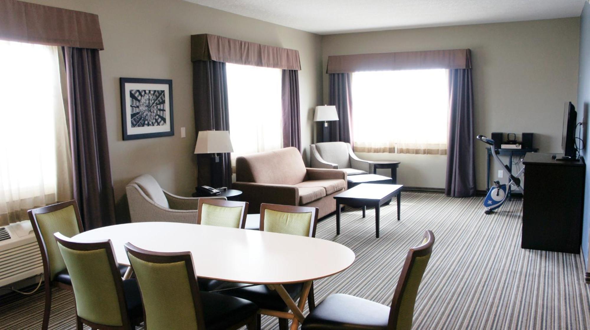 Best Western Plus Fort Saskatchewan Inn & Suites Bagian luar foto