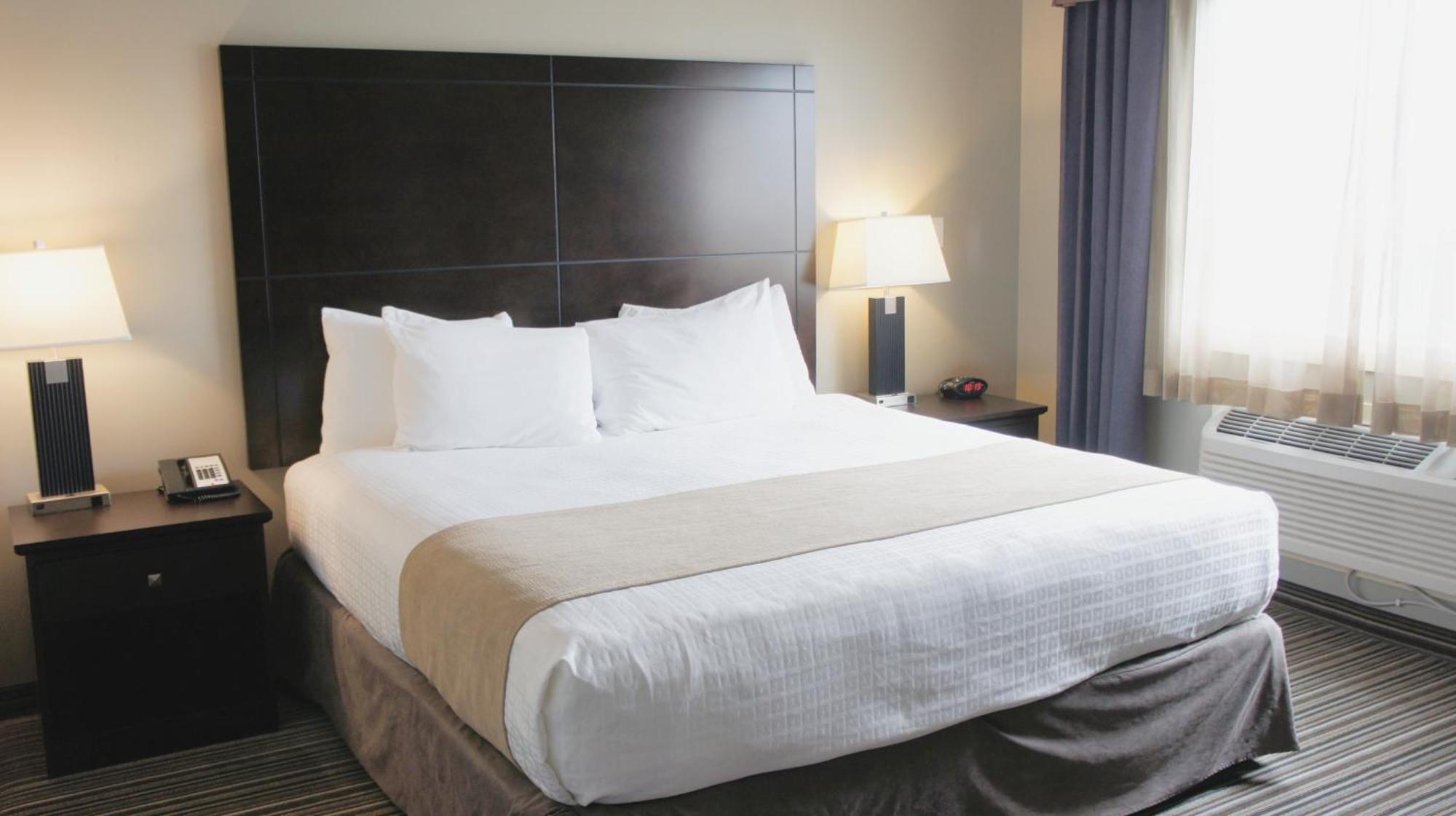 Best Western Plus Fort Saskatchewan Inn & Suites Bagian luar foto