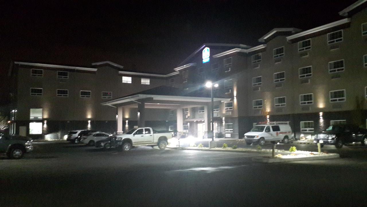 Best Western Plus Fort Saskatchewan Inn & Suites Bagian luar foto
